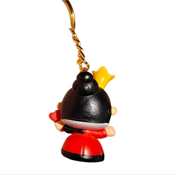 Disney Doorables Queen Of Hearts Keychain - Picture 2 of 3